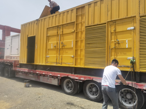 港南除了负载情况和发动机维护,还有哪些因素会影响 200kw 柴油发电机的油耗?